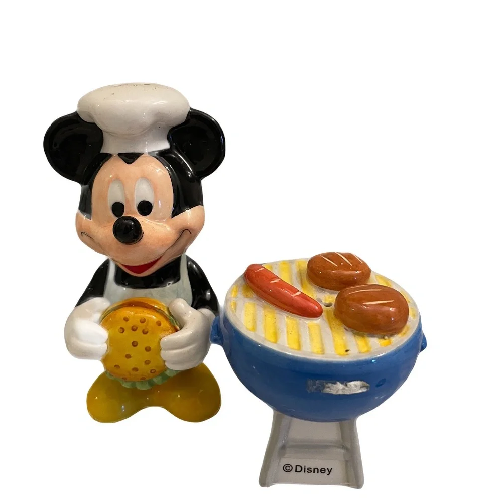 ❤️ DISNEY MICKEY MOUSE BARBECUE SALT & PEPPER SHAKER SET